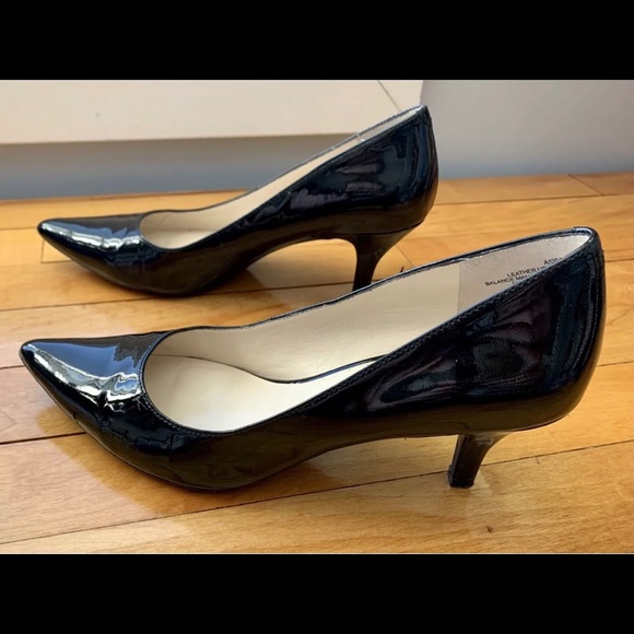 Shiny Black Patent Leather High Heels ANNE KLEIN 2.5” Pumps Size 6.5M - Picture 5 of 7
